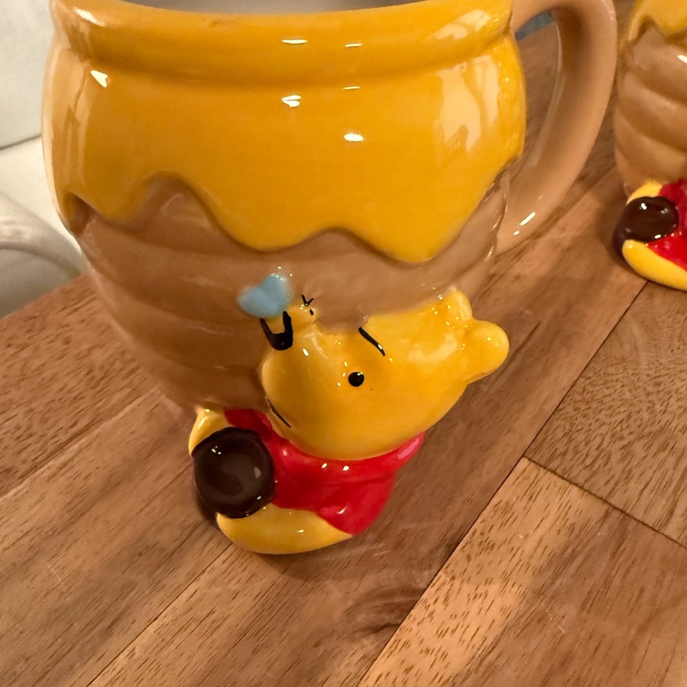 2 Disney Winnie the Pooh Honeycomb Mugs. 23oz